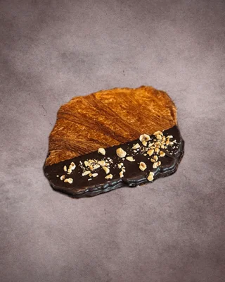 Flat Croissant Choco Hazel